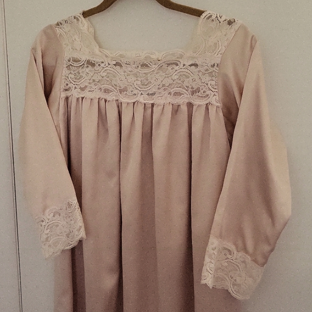Christian Dior Nightgown. Size Small Petite.Beige/cream. Vintage.Excelle…